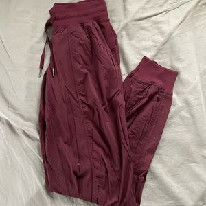 lululemon dance studio jogger fits like a 2